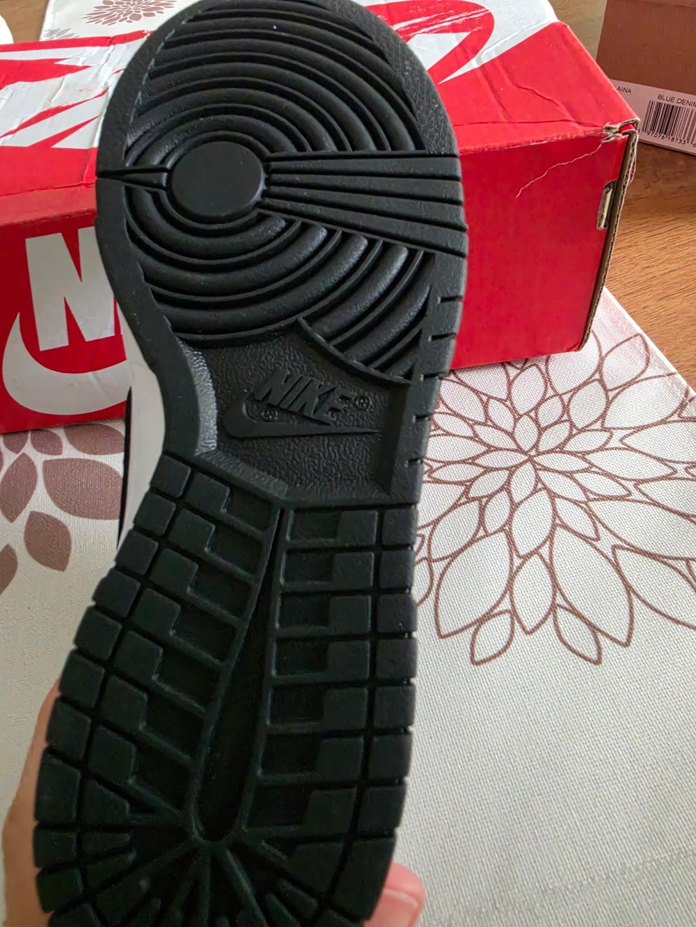 Nike Womens Black/White Low-Top Sneakers - Picture 3 of 4